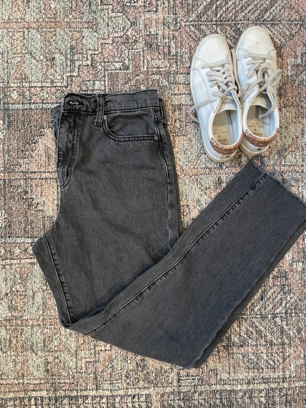 Universal Thread Black High Rise Straight Leg Jeans Raw Hem Cropped Size 4/27